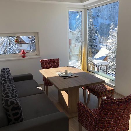 Apartmani Mont 1 ヤホリナ エクステリア 写真