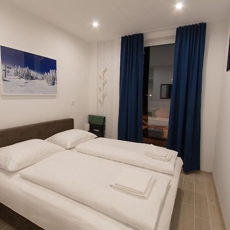 Apartmani Mont 1 ヤホリナ エクステリア 写真