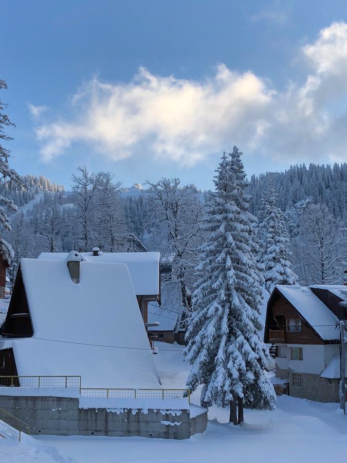 Apartmani Mont 1 ヤホリナ エクステリア 写真