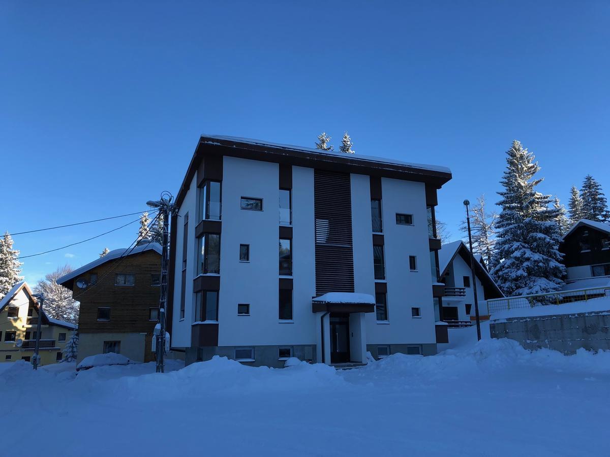 Apartmani Mont 1 ヤホリナ エクステリア 写真