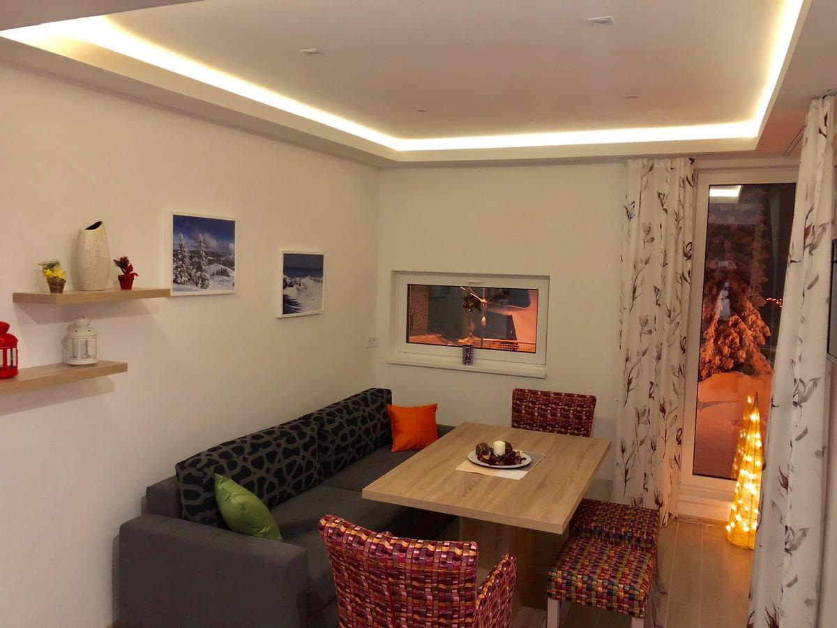 Apartmani Mont 1 ヤホリナ エクステリア 写真