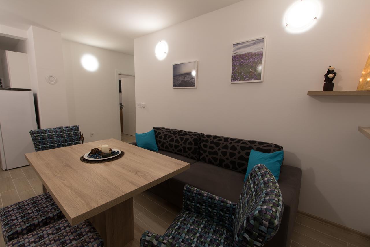 Apartmani Mont 1 ヤホリナ エクステリア 写真