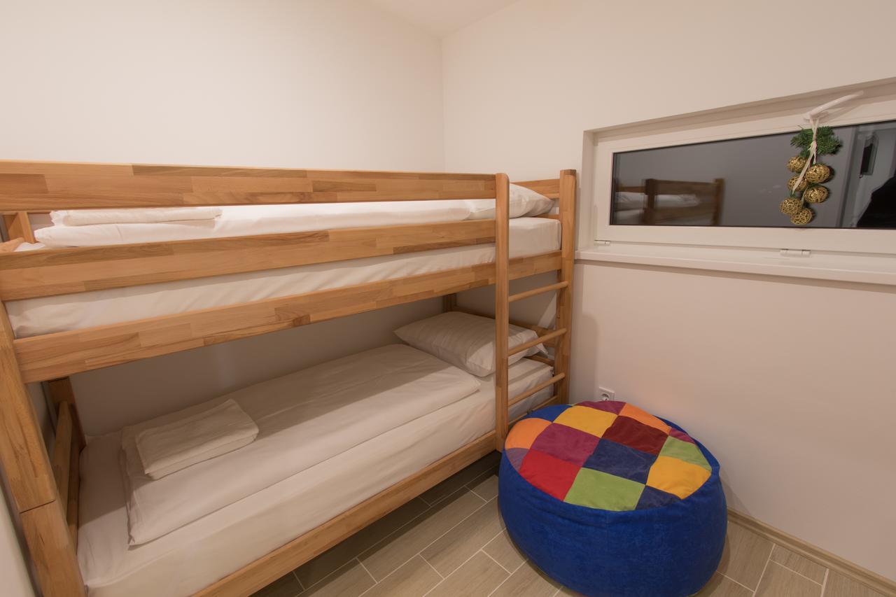 Apartmani Mont 1 ヤホリナ エクステリア 写真