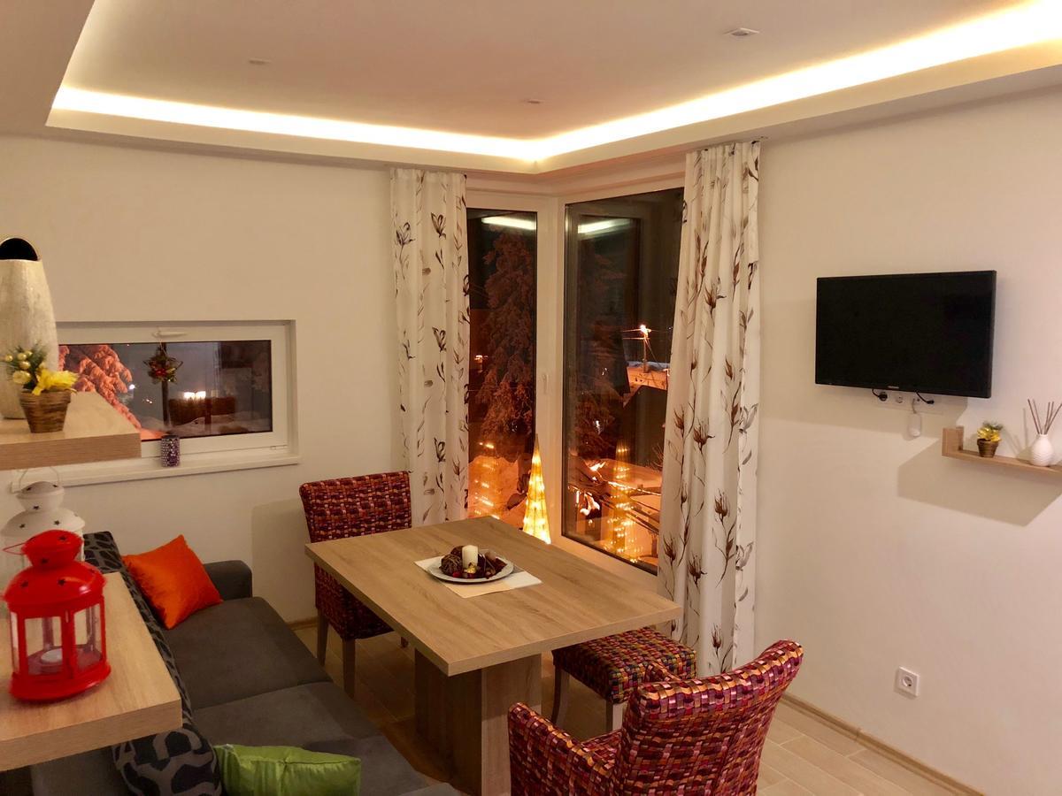 Apartmani Mont 1 ヤホリナ エクステリア 写真